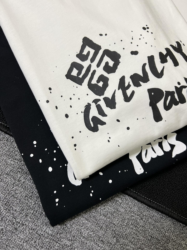 ブランドTシャツ着用イメージ